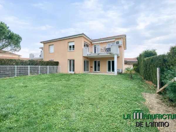 APPARTEMENT F3 LUMINEUX AVEC JARDIN ET GARAGE / VEAUCHE 