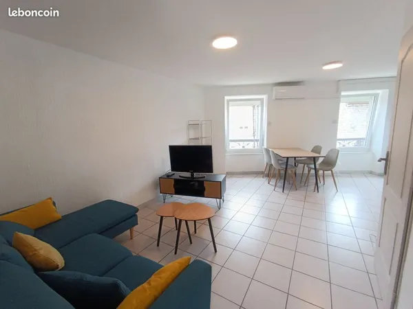 T2 meublé, refait à neuf, Bourgoin Centre, chauffage PAC 