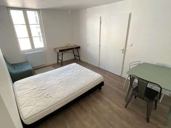 📍 Location T1 - Proche Universités de Beaulieu - 4e étage sans ascenseur 