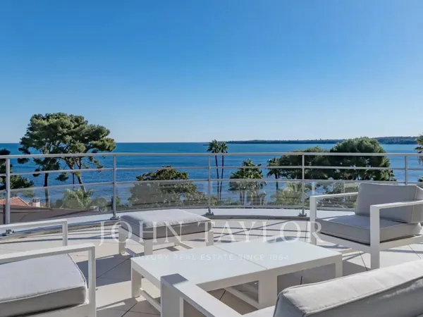 Superbe penthouse dans le quartier résidentiel du Palm Beach 