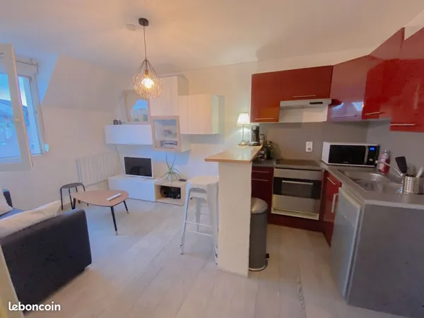 Studio meublé, tout équipé, au coeur d'Evreux, dernier étage 