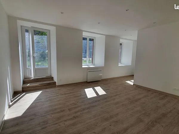 Local 33 m² SAINT GENIEZ D OLT ET D AUBRAC 