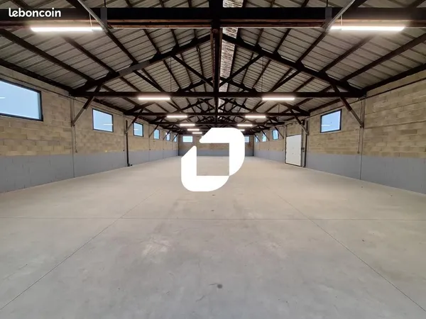 Local d'activité 457 m² 