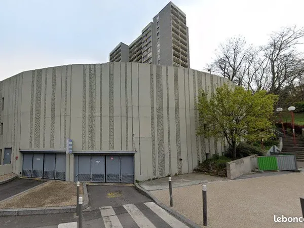 Parking couvert à vendre à Bagnolet, idéalement situé 