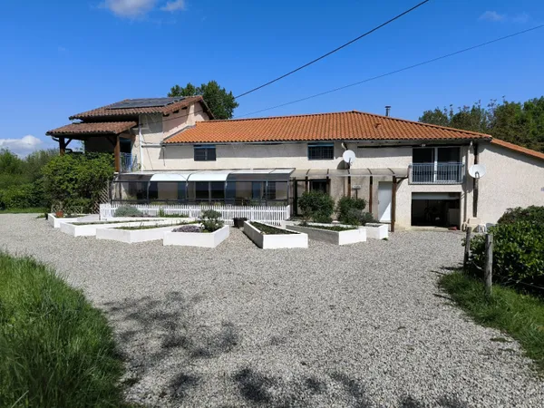 Propriété 11 pièces 374 m² 