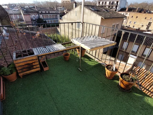 T3 avec beaux volumes et petite terrasse 
