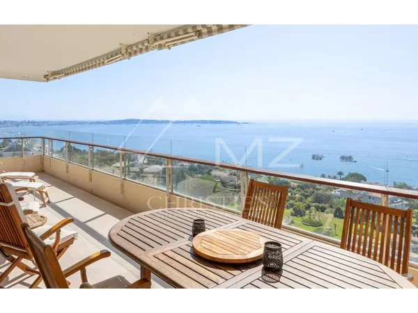 Superbe appartement d'angle à la vue mer époustouflante 