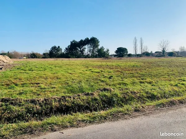 Terrain 708 m² Laruscade 