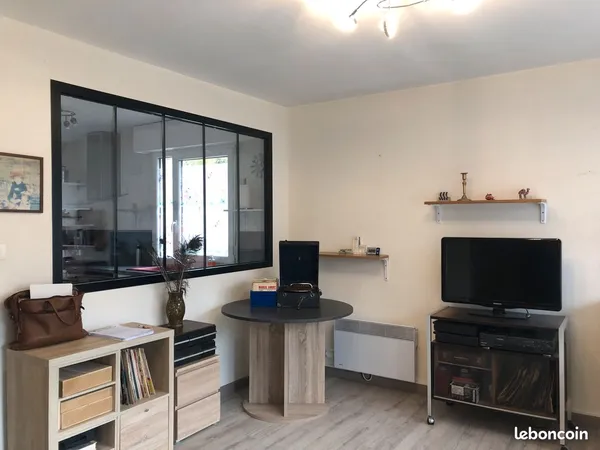 Appartement de plain pied 2 chambres et terrasse fleuries 