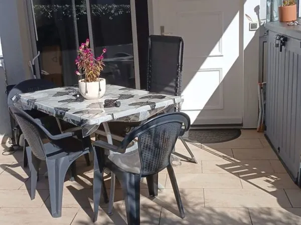 Maison entierement meublee à neuf avec terrasse fermée 