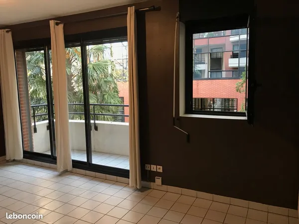 T2 de 35 m2+balcon, très calme, standing, Jeanne d'Arc. Idéal pour jeune couple 