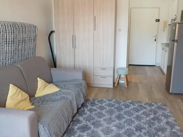 À louer - Studio F1 meublé de 30 m² avec terrasse - Proche prépa Ranjo 
