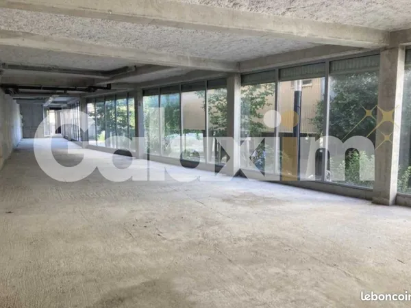 Local 65 m² Rennes 
