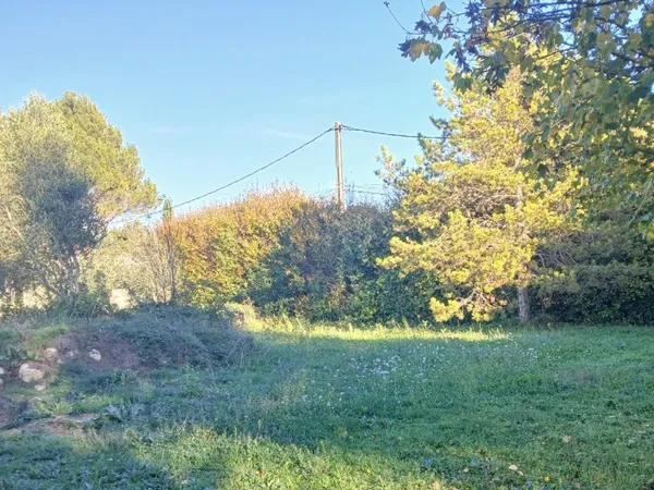 Terrain 601 m² 