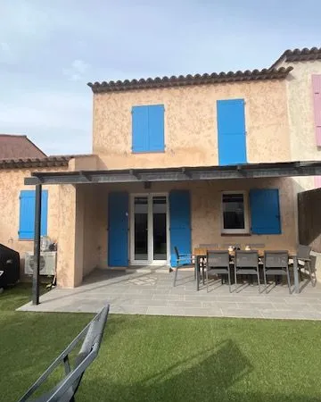 Maison mitoyenne proches des plages 