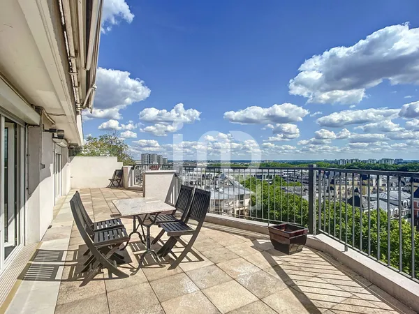 Appartement dernier étage de 97m² avec 3 chambres & terrasse 37m², à ST MAURICE 