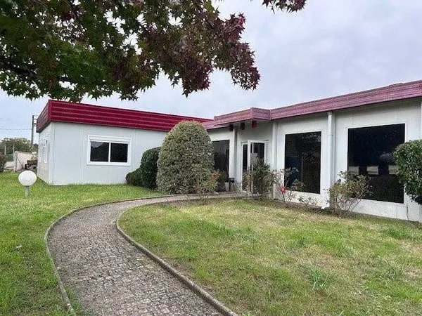 Local d'activité 424 m² 