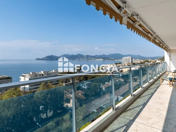CANNES LA BOCCA VUE MER MAGNIFIQUE 6PIECES RENOVE de 206M2 TRAVERSANT TERRASSE 31M2 2 LOGGIAS Bas 