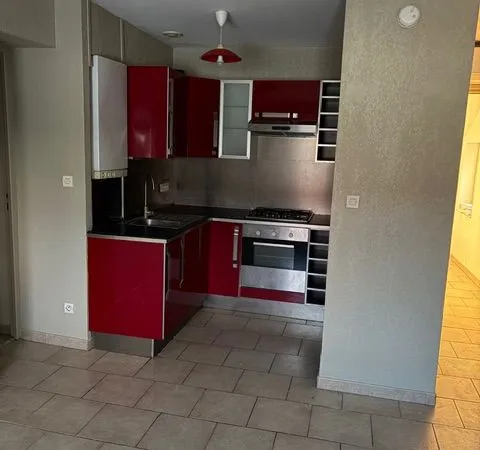 A LOUER appartement F2 