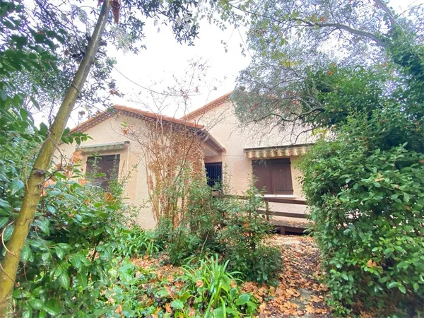 Aigues Vives, maison provençale à rénover 