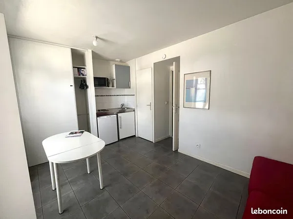 Studio 1 pièce 16 m² 