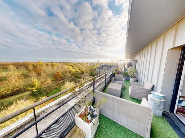 Superbe T4 dernier étage traversant avec double terrasse 