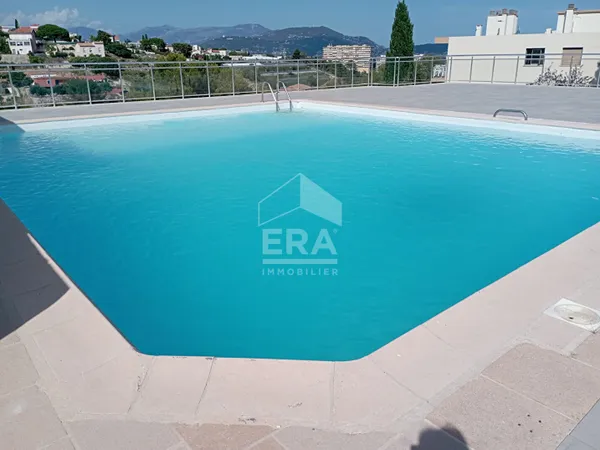 À VENDRE/ FABRON: Studio de 30m2, balcon et piscine 