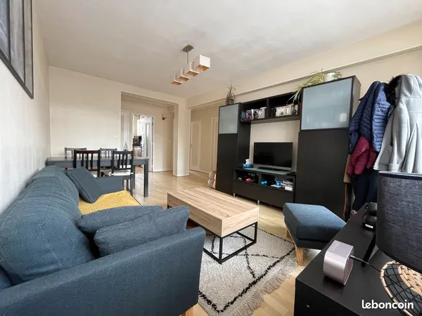 Appartement 3 pièces lumineux avec balcon et parking 