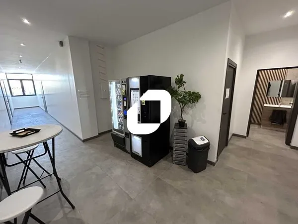 Locaux d'Activités - A LOUER - 205 m² non divisibles 