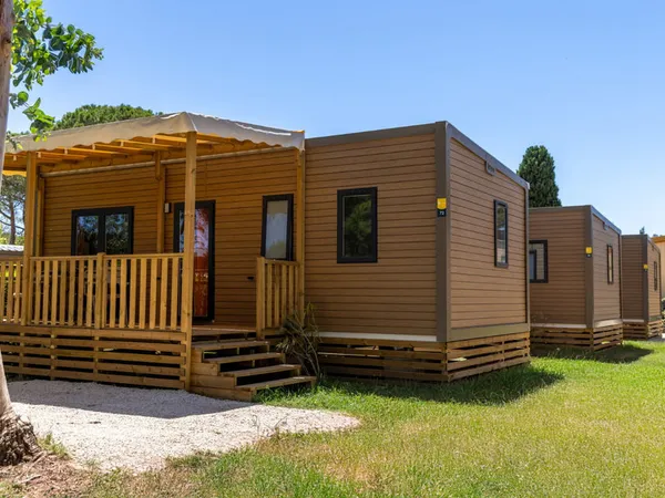 Mobil-home tout confort dans un cadre idyllique à La Crau, camping Le Hameau des Pins 