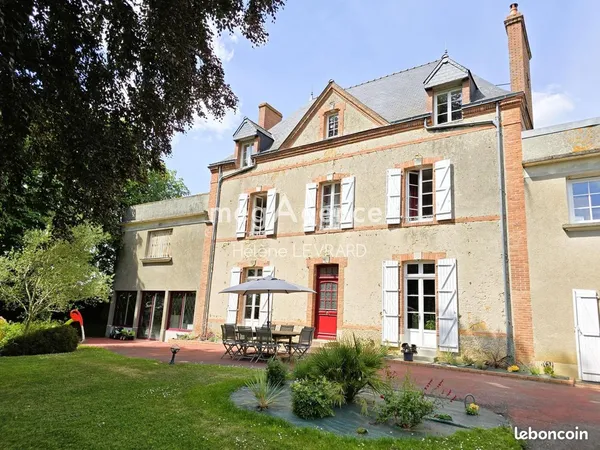 Propriété 11 pièces 263 m² 