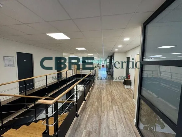 Bureau 900 m² 
