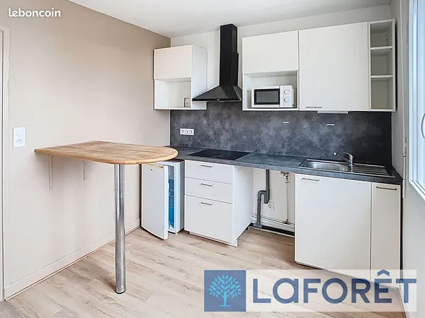 Studio 1 pièce 28 m² 