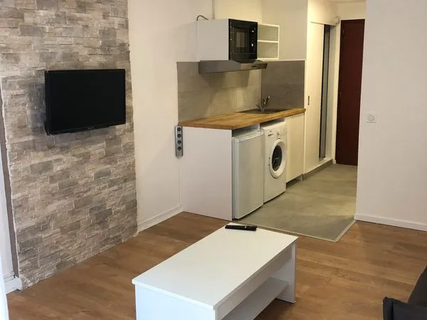 Studio meublé hypercentre - Balcon & charges incluses 