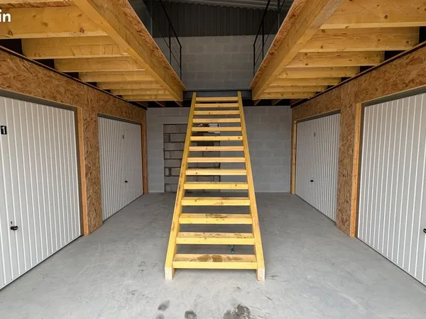 Box fermés & isolés de 13m² à louer 