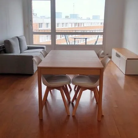 Appartement lumineux 80 m² - 2 chambres, balcon exposé sud, parking sécurisé - métro à 250 m 