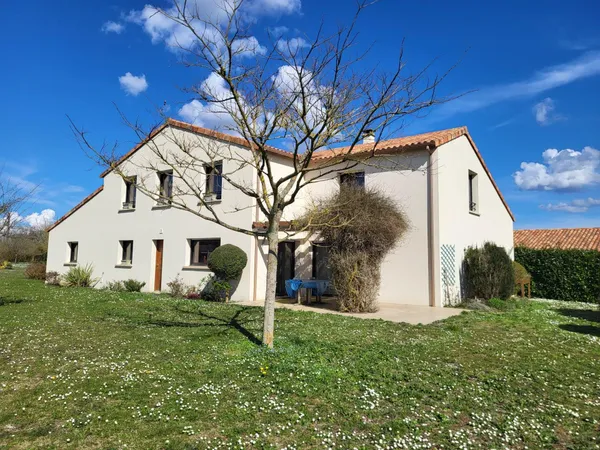 Maison impeccable de cinq chambres et économe en énergie 
