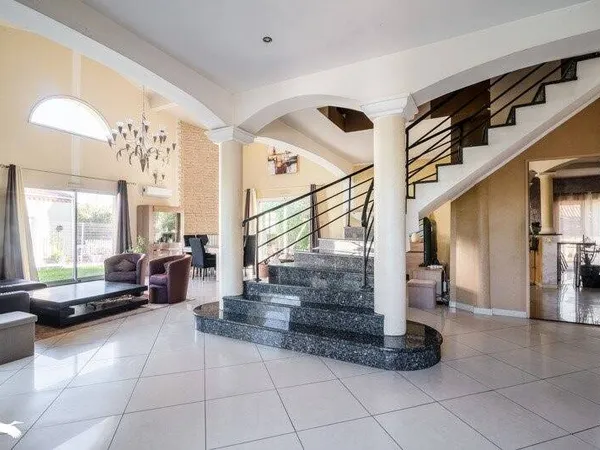 Maison 5 pièces 205 m² 