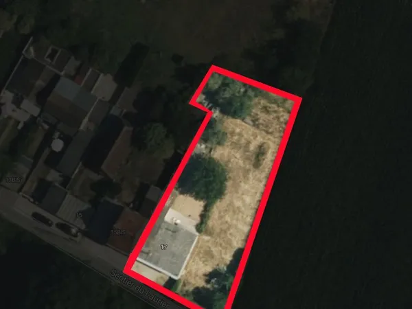 A vendre terrain 1250 m2 +maison ancienne 100 m2 au sol 