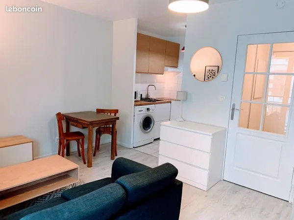 Charmant studio avec balcon et parking privé 