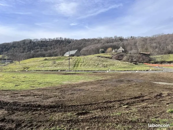 Terrain 878 m² Riom Es Montagnes 