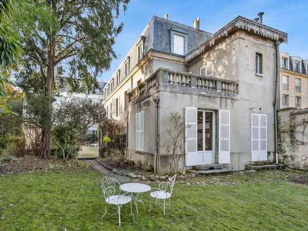 Maison individuelle 11 pièces 302 m² 