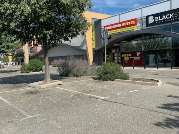 Local commercial 630 m² 