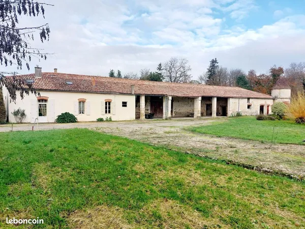 Longère 8 pièces 243 m² 