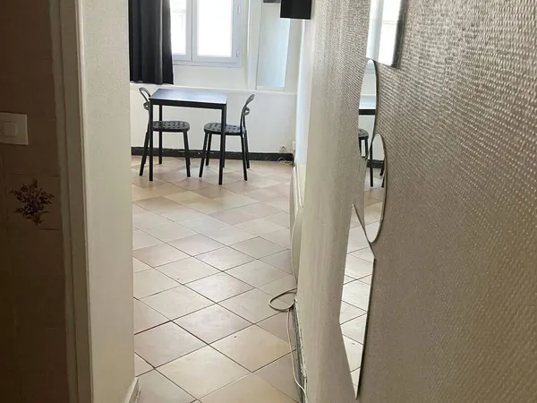Studio 1 pièce 14 m² 