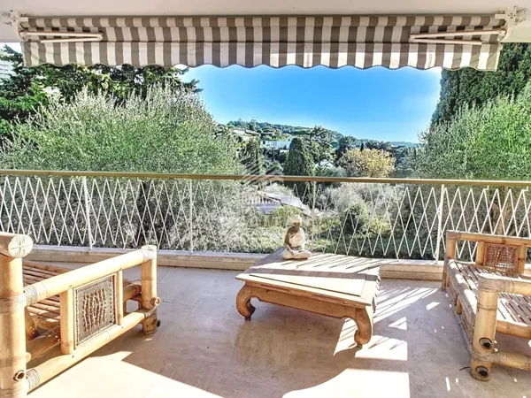 Spacieux 3 pièces avec grande terrasse vue verdure - Piscine - Le Cannet 