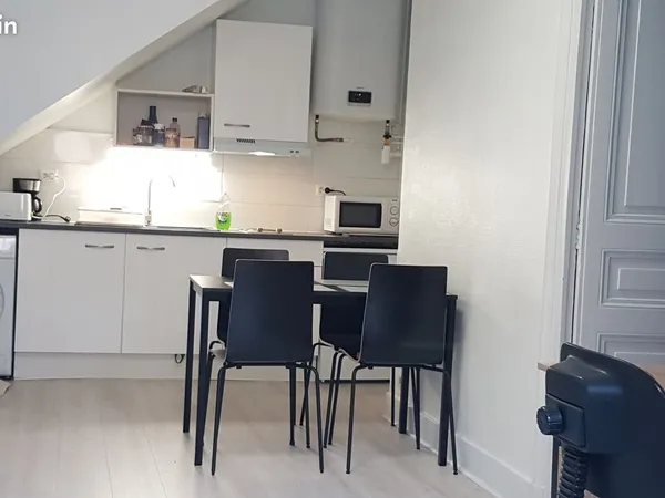 TRES BEAU F2 de 38 m2 ,tout meublé avec parking privé 