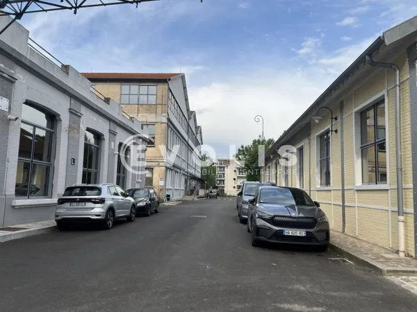 Local 1300 m² 