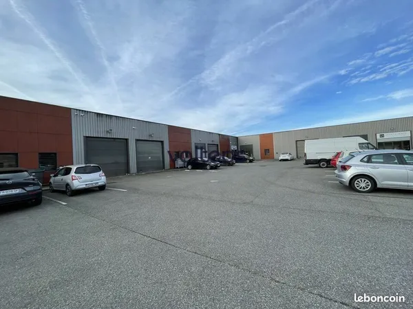 Local d'activité 1 021 m² 