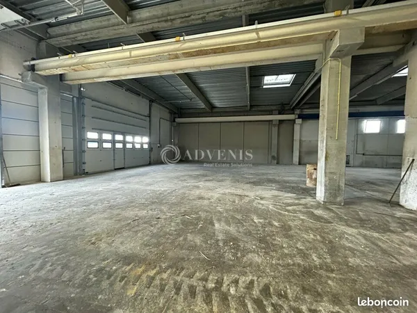 Local logistique 330 m² 